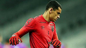 United sign Brazil midfielder Santos