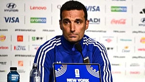Scaloni credits Argentina fans for title chase