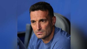 Scaloni meets mentor De la Fuente in Argentina-Spain final