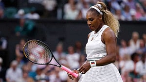 Serena fights knee issue for Wimbledon doubles