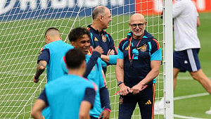 De la Fuente praises Yamal as Spain advance