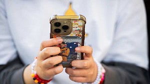 UK eyes midnight social media curfew for teens