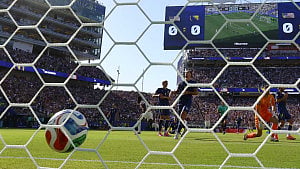 US keep World Cup dream alive