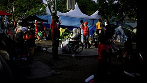 Young survivors run Venezuela quake shelters