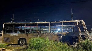 7 killed in Vietnam bus fire