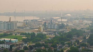 Ontario wildfires choke Toronto