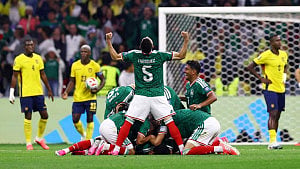 Mexico beat Ecuador to reach World Cup last 16