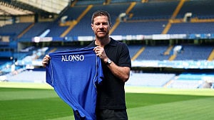 Alonso demands hunger, passion from new Chelsea squad