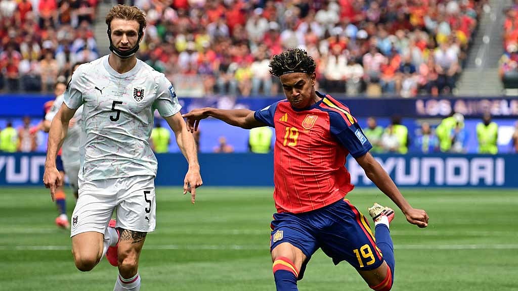 Spain's Lamine Yamal battles for possession with Austria's Stefan Posch during the FIFA World Cup 2026 Round of 32 clash. | Reuter