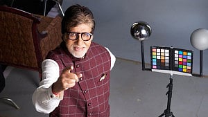 এক দিনে ১২টি শুটিং, ফটোশুটসহ কত কী, চমকে দিলেন অমিতাভ