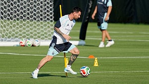 Argentina enter World Cup with tempered hopes