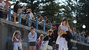 Sydney reopens beach under heavy patrols after shark attack