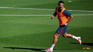 Ronaldo heads for sixth World Cup