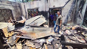 Fire guts homes in Ctg’s Halishahar