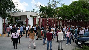 Quake off Cuba shakes Mexico, Florida