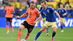 De Jong to start for Dutch against Sweden