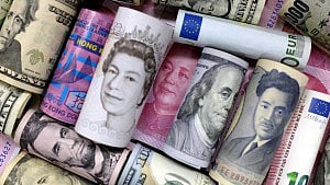 Dollar rises, yen at 40-year low