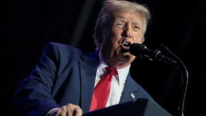 Trump wins US top court asylum processing battle