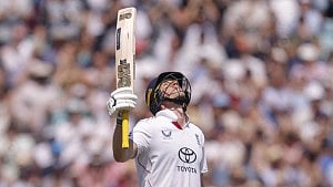 England frustrate NZ as Fisher leads last-wicket stand