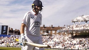 England stumble after NZ set 463 target