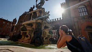 Europe swelters under heatwave