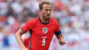 Kane header edges England past New Zealand