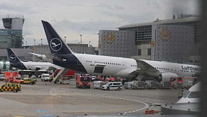 Several injured in Boeing 787 nose-gear collapse