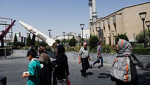 Iran, US close on initial deal