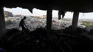 Israel kills 9 in Gaza