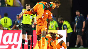 Ivory Coast lay down World Cup marker