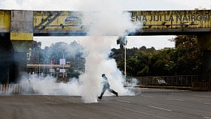 Kenya police disperse group marking 2024 protests