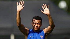 Mbappe turns to WC stage amid criticism