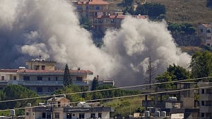 Israeli strikes kill 10 in Lebanon