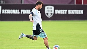 Messi recovering well before WC: Scaloni