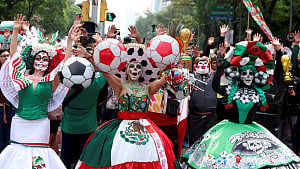 Mexico City eyes world-record Mexican wave