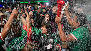 Mexico City weighs curb on street drinking