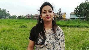 Mugger's bag snatch throws woman to her death