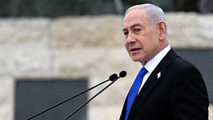 Netanyahu criticised as Trump halts strikes on Beirut