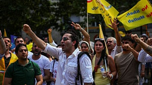 Paris police arrest 20 as Iran rally defies ban