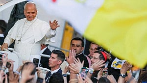 Pope urges leaders to stop dividing people