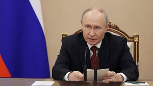 Putin says Russia will press on with front-line campaign