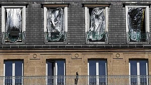Paris tells residents to slow down as heatwave worsens