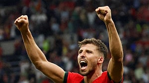 Nunes hopes Dias makes Portugal opener