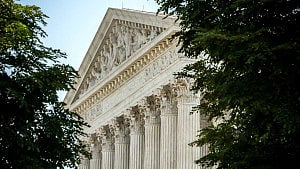 Top US court clears way for pro-Republican voting map