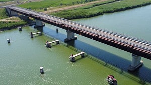 Seawater threatens farms relying on Italy's Po
