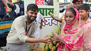 Shwapno hosts Mango Festival