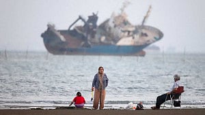 US attacks Iranian sites