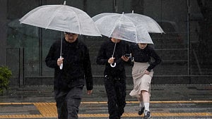 Torrential rain hits Taiwan, Japan