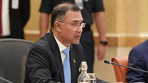 Expatriate workers in focus on first day of PM’s trip