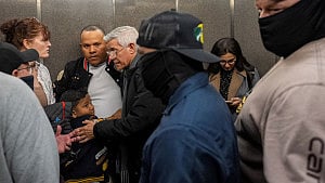 Judge vacates Trump immigration courthouse arrest policy